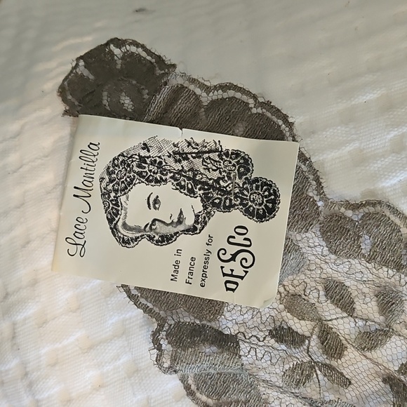 Vintage Lace Mantilla Perfect Condition - Picture 2 of 5